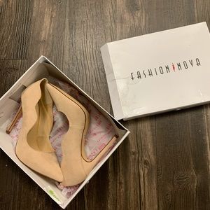 Nude Pumps (never worn)